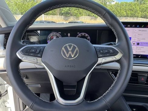 Used 2025 Volkswagen Tiguan SE AWD/4WD image 6