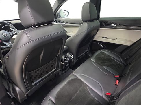 Used 2020 Alfa Romeo Stelvio Quadrifoglio image 19