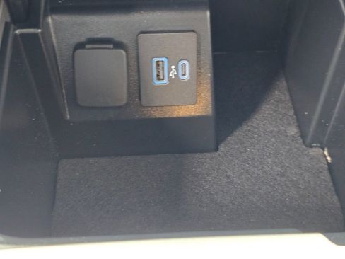 Used 2024 Ford Explorer XLT w/ Equipment Group 202A AWD/4WD image 30