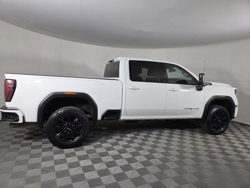 Used 2025 GMC Sierra 2500 AT4 AWD/4WD image 4