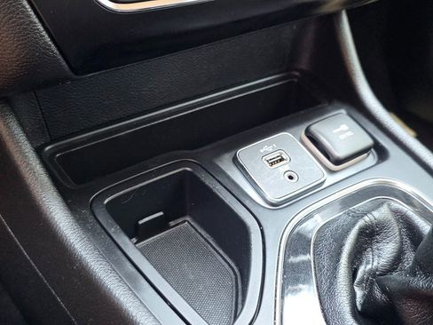 Used 2020 Jeep Cherokee Limited image 44