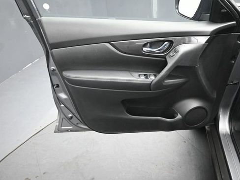 Used 2020 Nissan Rogue SV FWD image 17