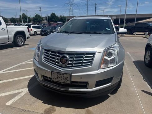 Used 2016 Cadillac SRX Luxury FWD image 2