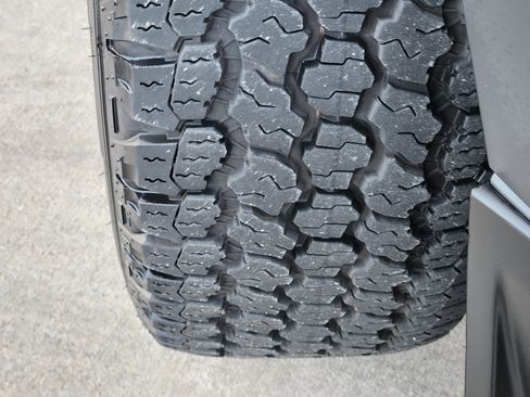 Certified 2025 Land Rover Defender 130 S image 12