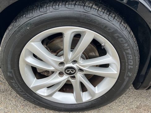 Used 2017 INFINITI QX30 w/ Cargo Package FWD image 22