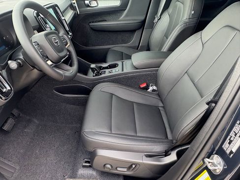 New 2026 Volvo XC40 B5 Core w/ Climate Package image 18