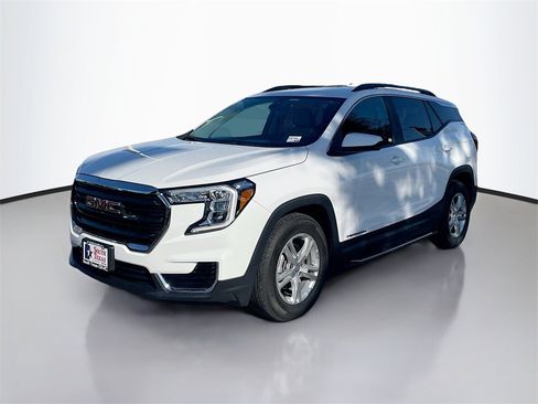 Used 2023 GMC Terrain SLE w/ Driver Convenience Package image 3