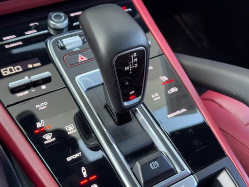 Used 2020 Porsche Cayenne Turbo image 34