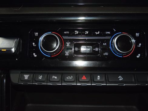 Used 2024 GMC Sierra 2500 AT4 w/ AT4 Premium Plus Package AWD/4WD image 37