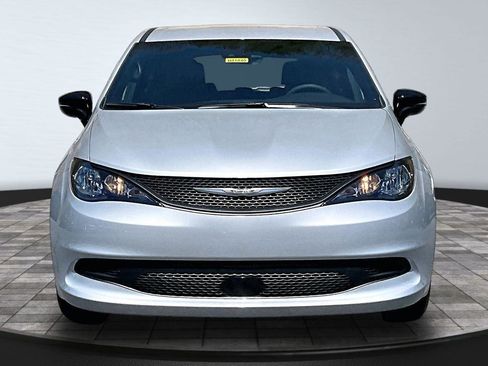 Used 2026 Chrysler Voyager LX FWD image 4