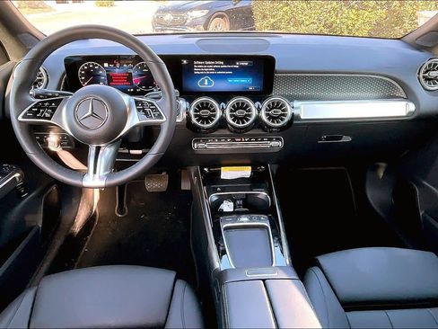 Used 2025 Mercedes-Benz GLB 250 GLB 250 image 16