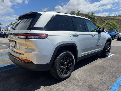 Certified 2025 Jeep Grand Cherokee Altitude image 5