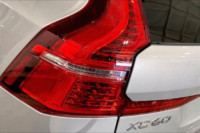 Used 2024 Volvo XC60 B5 Plus w/ Protection Package Premier AWD/4WD image 33