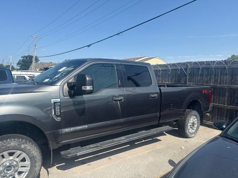 Used 2019 Ford F250 XLT w/ XLT Value Package AWD/4WD image 4