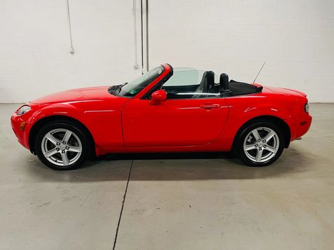Used 2007 MAZDA MX-5 Miata SV RWD image 3