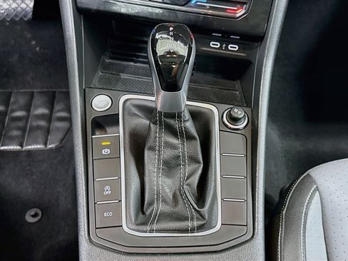 Used 2025 Volkswagen Jetta SE FWD image 24