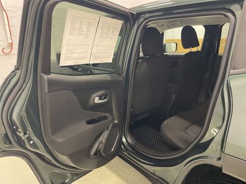 Used 2021 Jeep Renegade Sport image 27