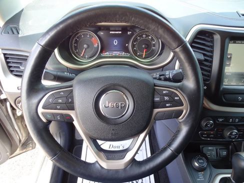 Used 2017 Jeep Cherokee Limited w/ Safetytec Group AWD/4WD image 16