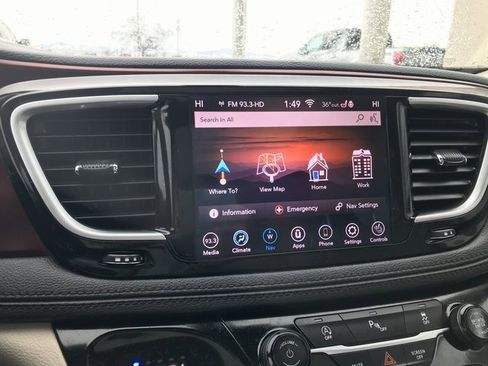 Used 2020 Chrysler Pacifica Limited image 25