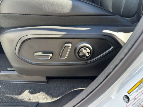 New 2025 Jeep Grand Cherokee L Limited w/ Luxury Tech Group II image 24