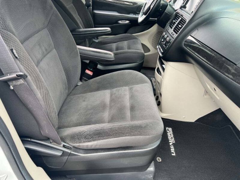 Used 2017 Dodge Grand Caravan SE w/ Power Window Group FWD image 28