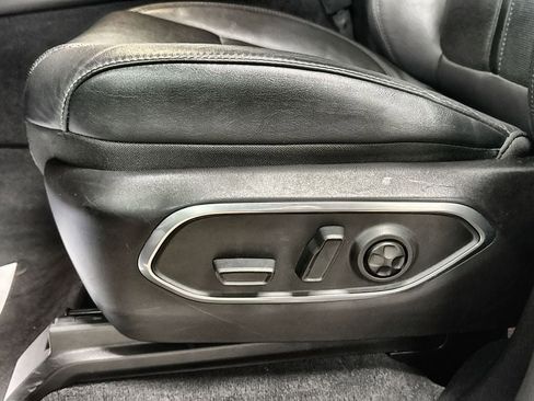 Used 2024 Jeep Wagoneer L Series II w/ Flexible Seating Group image 13