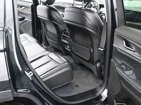 Used 2023 Jeep Grand Cherokee Limited image 19