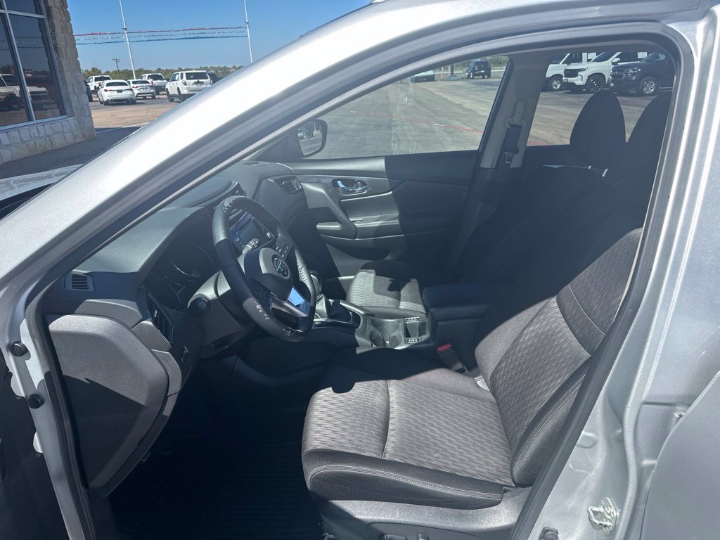 Used 2020 Nissan Rogue SV FWD image 6