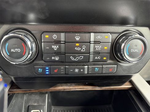 Used 2020 Ford F150 Lariat w/ Trailer Tow Package image 33