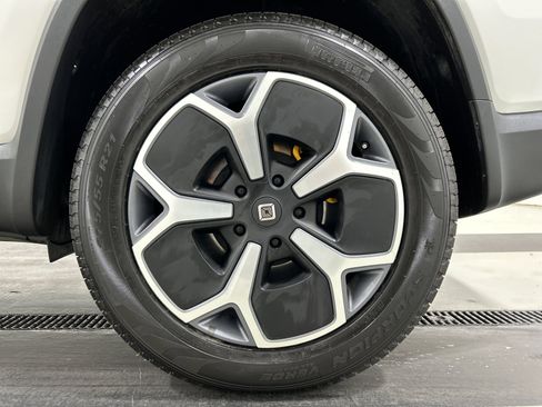 Used 2024 Rivian R1S Adventure image 10