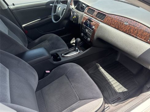 Used 2015 Chevrolet Impala LT w/ LT Sunroof Package FWD image 31