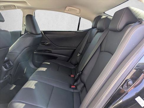 Used 2025 Lexus ES 300h w/ Premium Package image 19