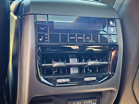 Used 2025 Jeep Grand Cherokee L Limited w/ Black Appearance Package image 35