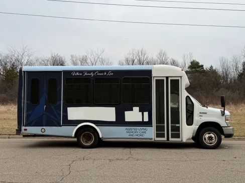 Used 2013 Ford E-350 and Econoline 350 Super Duty w/ Shuttle Bus Prep Pkg RWD image 7