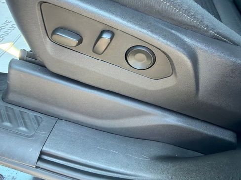 Used 2023 Chevrolet Silverado 1500 Custom AWD/4WD image 12