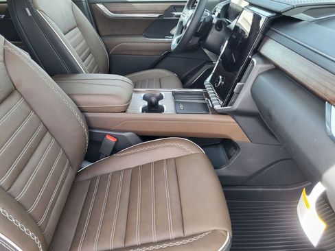 New 2026 GMC Acadia Denali Ultimate w/ LPO, Floor Liner Package AWD/4WD image 10
