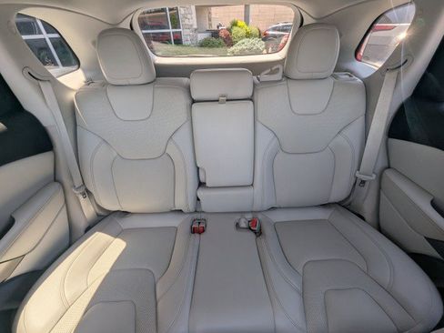 Used 2019 Jeep Cherokee Limited AWD/4WD image 30