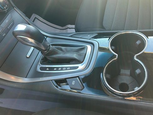 Used 2018 Ford Edge SE FWD image 16