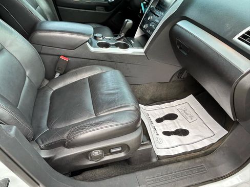 Used 2015 Ford Explorer XLT w/ Equipment Group 202B AWD/4WD image 12