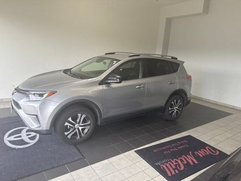 Used 2018 Toyota RAV4 LE FWD image 1