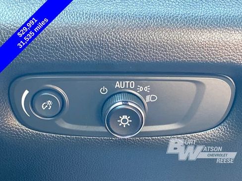 Used 2023 Chevrolet Traverse LT FWD image 32