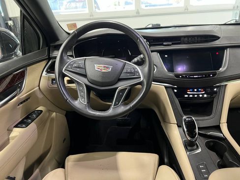 Used 2017 Cadillac XT5 Luxury w/ Driver Awareness Package AWD/4WD image 8