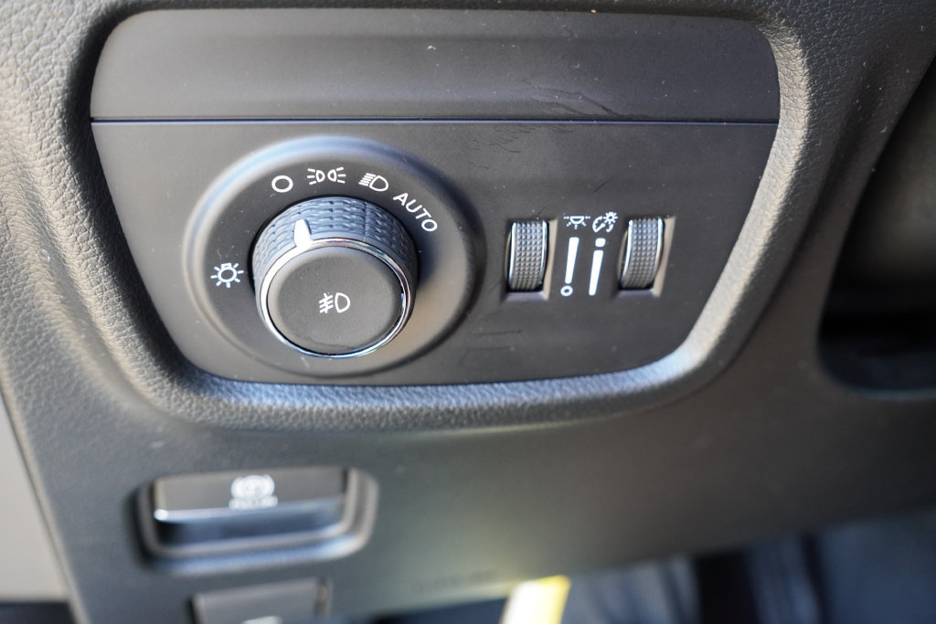 Used 2025 Jeep Grand Cherokee Summit w/ Obsidian Package AWD/4WD image 28