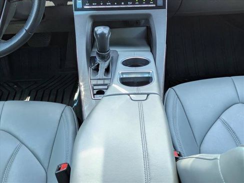 Used 2022 Toyota Avalon XLE w/ Moonroof Package FWD image 17