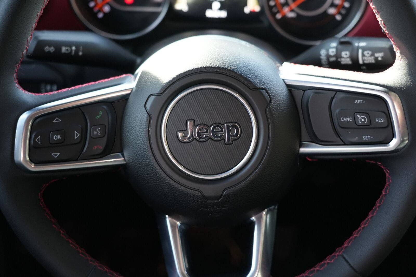 Used 2023 Jeep Wrangler Unlimited Rubicon AWD/4WD image 17