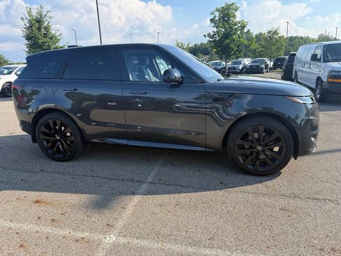 Used 2023 Land Rover Range Rover Sport SE Dynamic AWD/4WD image 4