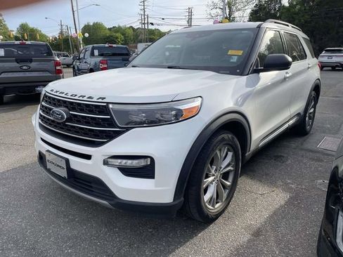 Certified 2021 Ford Explorer XLT w/ Equipment Group 202A image 3