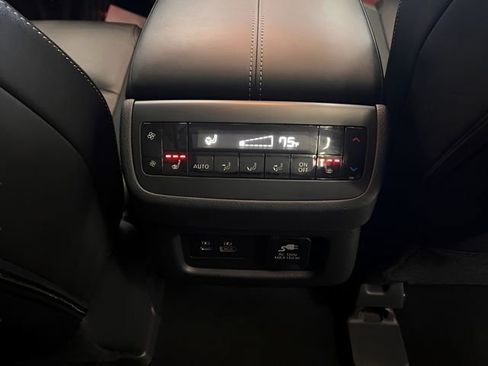 Used 2023 Nissan Pathfinder Platinum AWD/4WD image 16