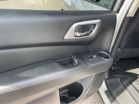 Used 2019 Nissan Pathfinder SV AWD/4WD image 20