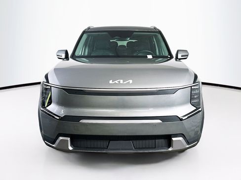 Used 2024 Kia EV9 Wind AWD/4WD image 2